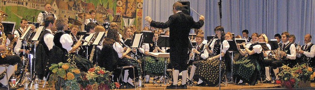 Die Trachtenkapelle Husern lie mit e...rmierte die Zuhrer ber Musikinhalte.  | Foto: Margrit Matyscak