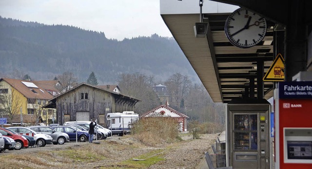 Wo heute noch ein Schuppen und Autos s... Gelnde an einen Investor verkaufen.   | Foto: Hildegard Siebold