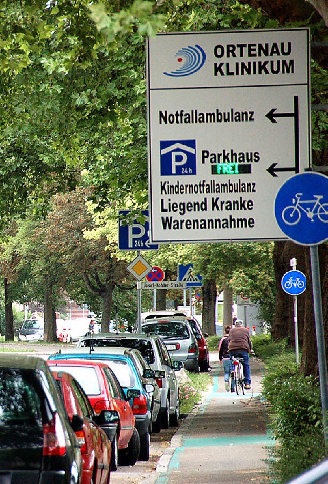 Rund um das Parkhaus beim Klinikum soll der Park-Suchverkehr abgenommen haben.   | Foto: Seller