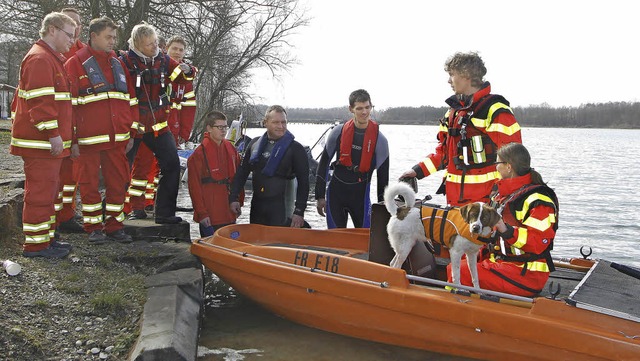 Auf dem Waldmattensee mssen die  Suchhunde ihre Prfung bestehen.   | Foto: Heidi Fssel