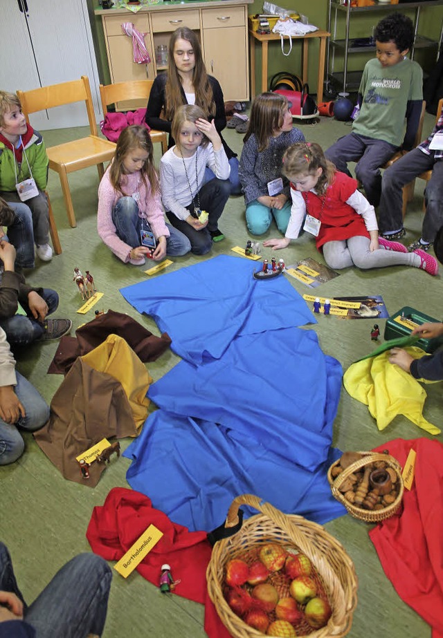 Viel Material stand den Kinder beim Kinderbibeltag in Merzhausen zur Verfgung.   | Foto: Theresia Lutz