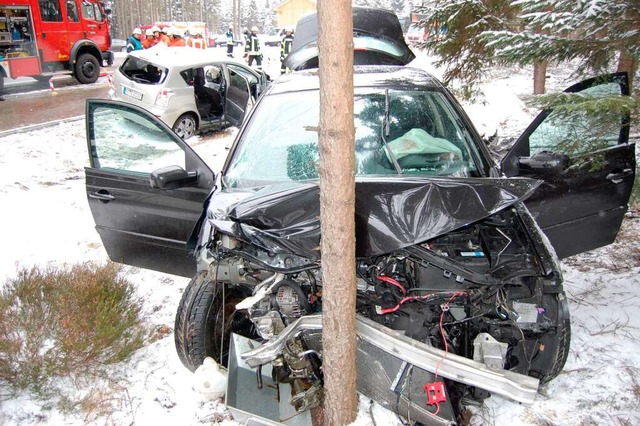 Bei einem Unfall auf der Bundesstrae ...hmittag zwei Personen schwer verletzt.  | Foto: Kamera 24