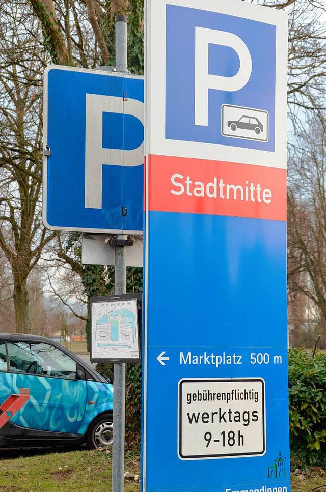 Parkprobleme auf dem Festplatz: Schilderwald und dennoch unklar  | Foto: Sylvia-Karina Jahn
