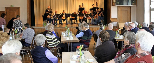 Zum Programm fr die Egringer Senioren... auch Musik des  Mandolinenorchesters.  | Foto: cremer