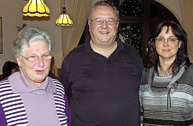 Almut Ebner (links) wurde mit der Ehre...der Dietmar Fink durch Claudia Zabel.   | Foto: Heinz Vollmar