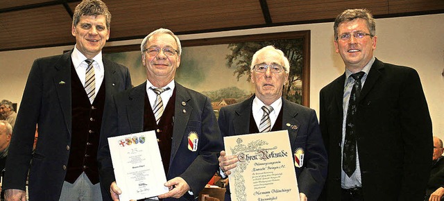 Der Mnnergesangverein Eintracht Ihrin..., Hermann Mnchinger und Willi Ritter.  | Foto: elisabeth jakob-klblin