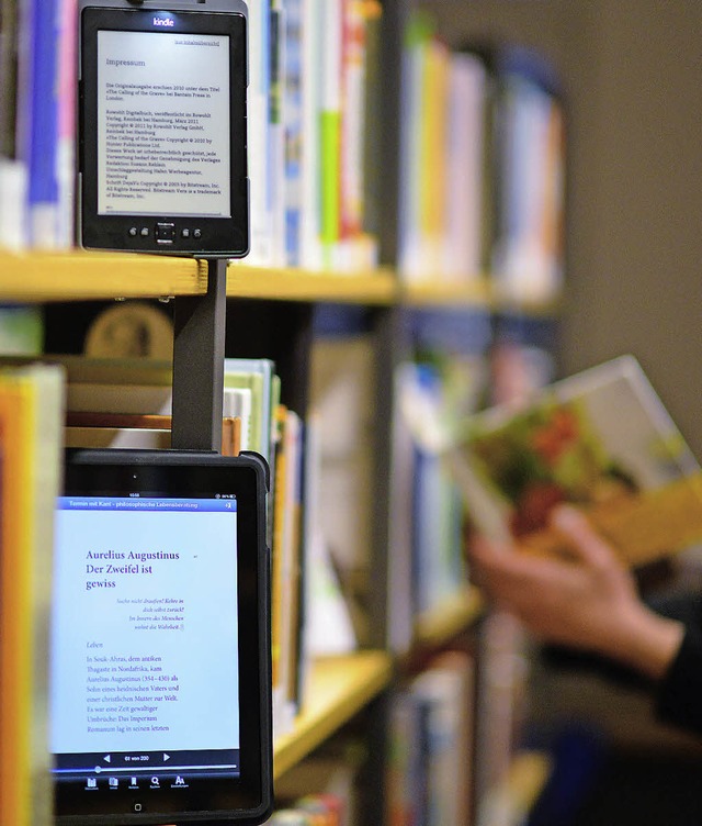 So schnell werden E-Books Bchereien w...onischen Lesen aber einen Schub geben.  | Foto: dpa