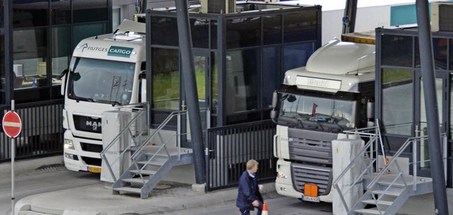 Die beschleunigte Abfertigung des Tran... das Autobahnende bei Weil sicherer. | Foto: Senf Die beschleunigte Abfertigung des Tran... das Autobahnende bei Weil sicherer. | Foto: Senf