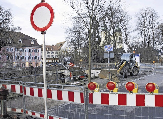 Vorspiel fr langwierige Verkehrssperr...rcke gibt es kein Durchkommen mehr.    | Foto: Dangel