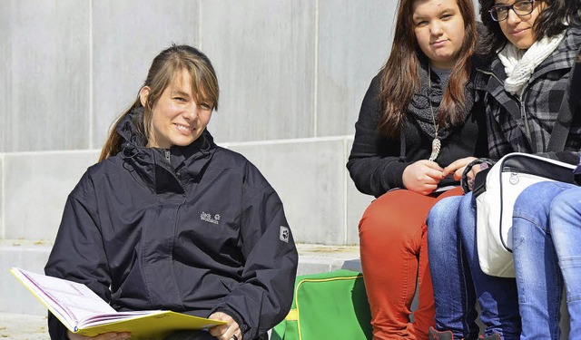 Dortje Treiber (links)  ist als Schuls...rin fr die Schlerinnen und Schler.   | Foto: Klaus Fischer