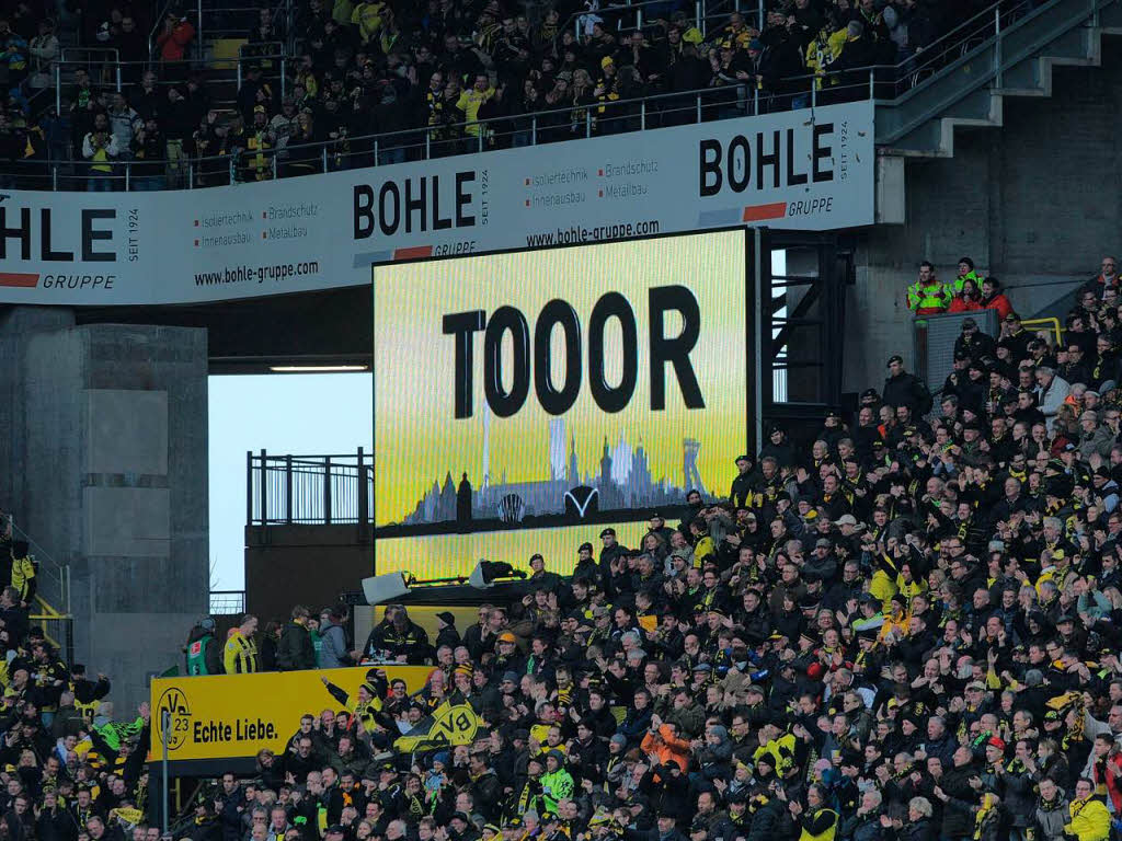 Insgesamt sechs Mal leuchtete die Anzeigetafel auf. Fnf Treffer verbuchte Borussia Dortmund.
