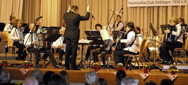 Ein mitreiendes Konzert hat der Harmonika-Club Haltingen am Samstag geboten.   | Foto: Hartmann