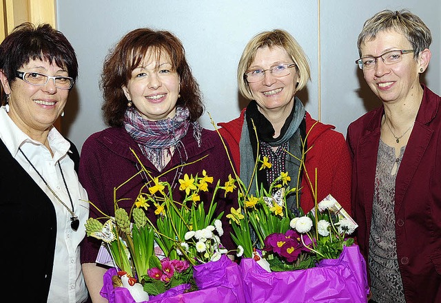 Die Vorsitzenden Anita Disch (links) u...(2. von links) und Ulrika Scherzinger.  | Foto: hd