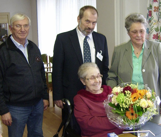 Der VdK-Ortsverband Kollnau ernannte d...rin Erika Schtzle zum Ehrenmitglied.   | Foto: Wolfgang Meyer