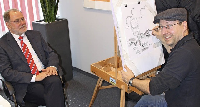 Karikaturist Harry zeigte seine Kunst.  | Foto: Andreas Peikert