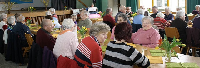 Der  Seniorennachmittag der Gemeinde l...&#8220; rund 60 Besucher nach Istein.   | Foto: cremer