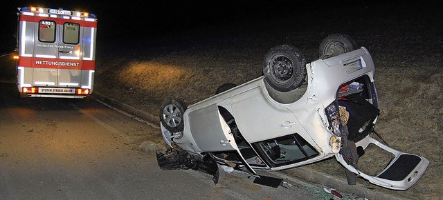 Totalschaden am Auto, aber niemand wur...uginsassen beim Unfall auf der L 170.   | Foto: Kamera 24
