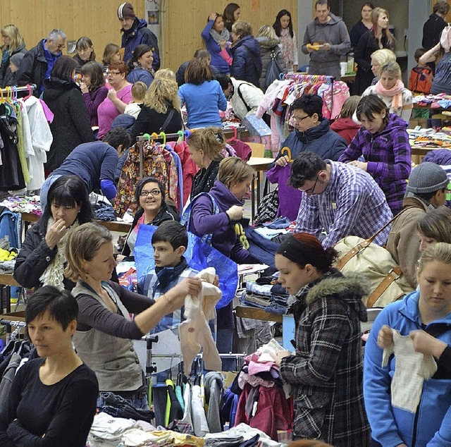 Volles Haus bei der Kinderkleiderbrse   | Foto: Martina Weber-Kroker