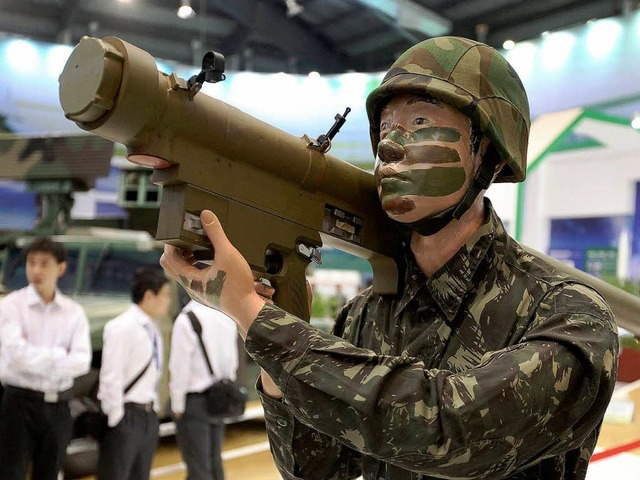 Waffenschmiede China: Eine Luftabwehrrakete aus chinesischer Produktion.  | Foto: dpa