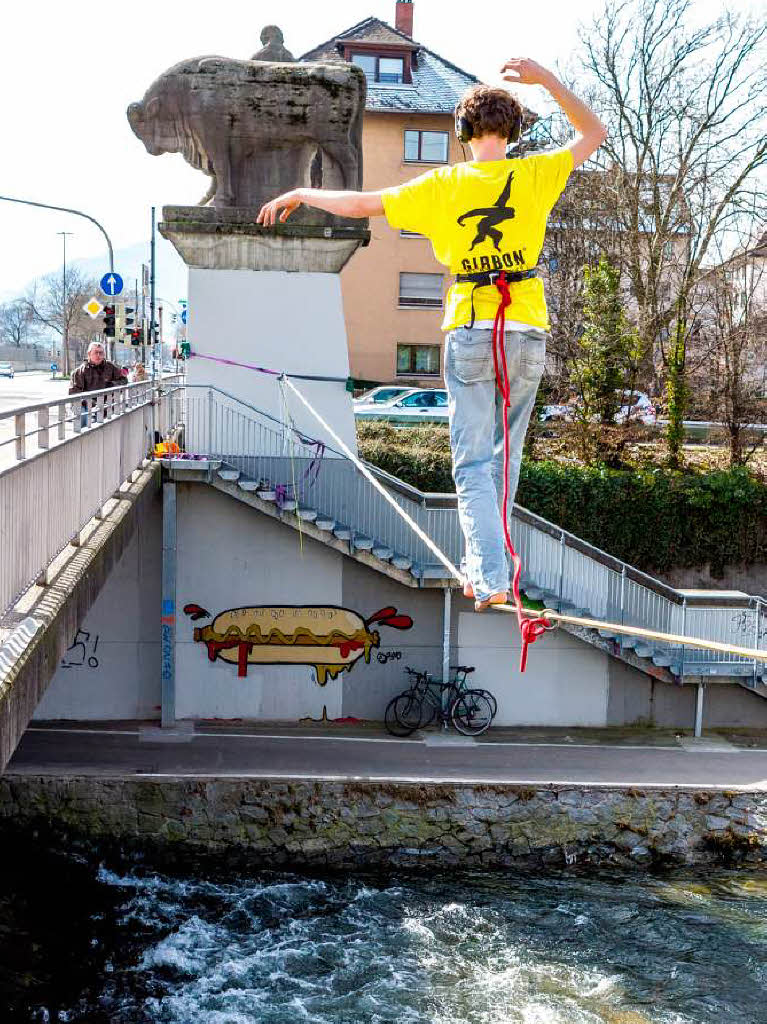 Seiltanzen ber der Dreisam  - ein Abenteuer mitten in Freiburg