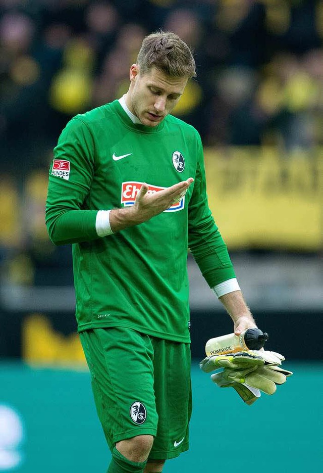 Ihn hat am Samstag im Spiel gegen den ...rn erwischt: SC-Keeper Oliver Baumann.  | Foto: dpa
