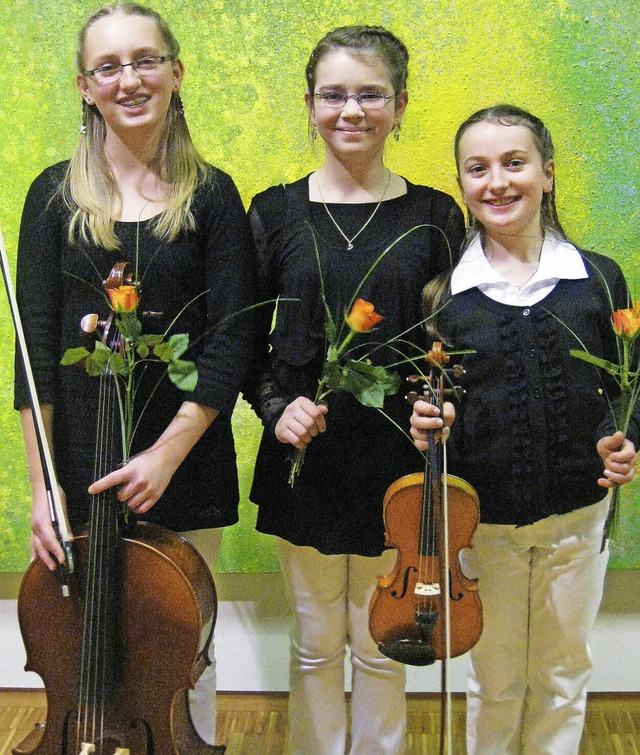 Milena  (Mitte) mit  Xenia (rechts) und  Katharina  Stumpf      | Foto: privat