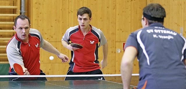 Alexander Leneweit (links) und Jonas M...chopfheim) verloren ihr Doppel knapp.   | Foto: Buss