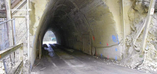 Den Tunnel zum Gewerbegebiet Vollenbur...ben  Hinweise fr den  Arbeitsablauf.   | Foto: langelott