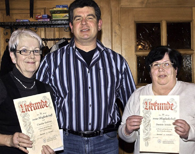 Oberschtzenmeister Dietmar Eschbacher...langjhrige Zugehrigkeit zum Verein.   | Foto: Schle