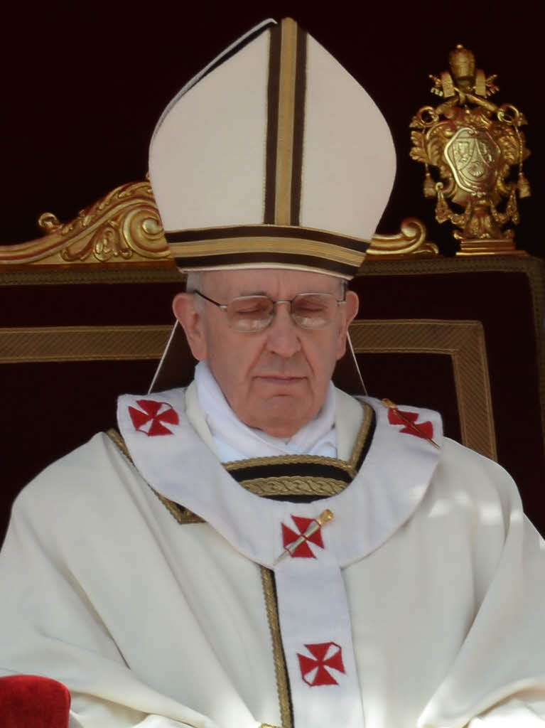 Amtseinfhrung von Papst Franziskus: Die Menschen jubeln Papst Franziskus auf dem Petersplatz zu.