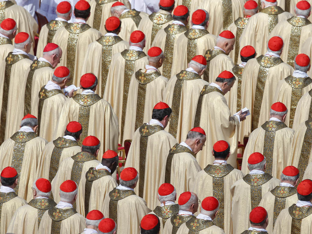 Amtseinfhrung von Papst Franziskus: Die Menschen jubeln Papst Franziskus auf dem Petersplatz zu.