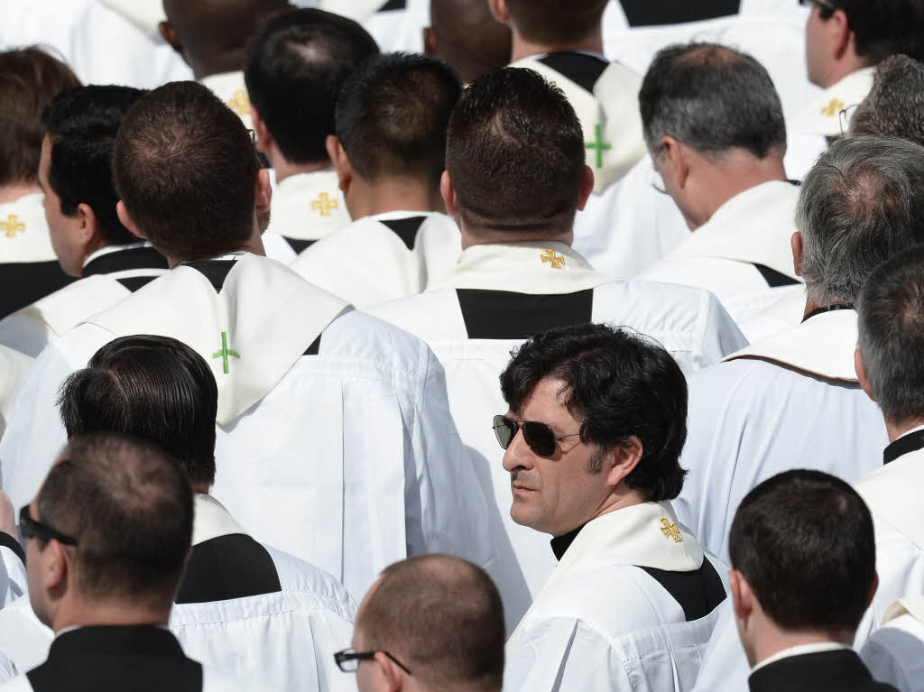 Amtseinfhrung von Papst Franziskus: Die Menschen jubeln Papst Franziskus auf dem Petersplatz zu.