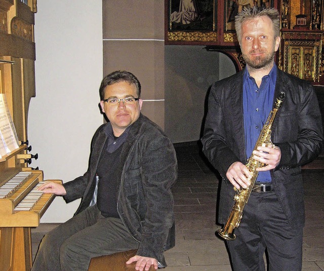 Michele Savino an der Chororgel, Holger Rohn am Saxophon.  | Foto: Hildegard Karig