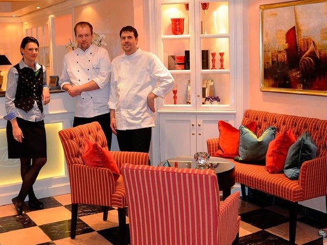 Rona Mast mit Chefkoch Oliver Mewes und Robert Lerch  | Foto: sigrid umiger