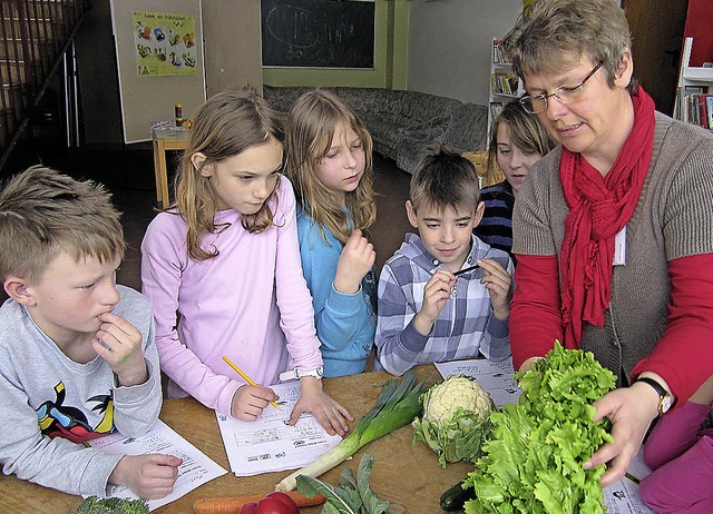 Wie heit dieser Salatkopf? Bei Claudi...Namen vieler Gemse- und Salatsorten.   | Foto: Susanne Filz