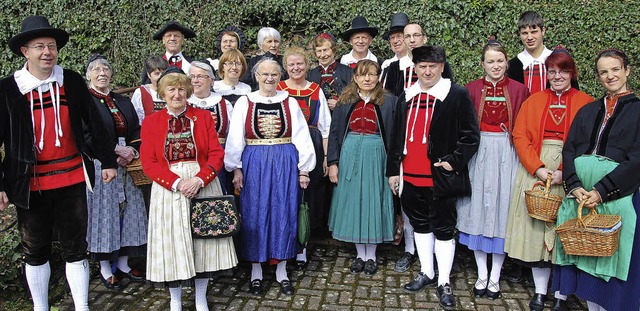 Zahlreiche Trachtentrger aus der deut...chtengruppe nach Hauenstein gekommen.   | Foto: Alfred Lins