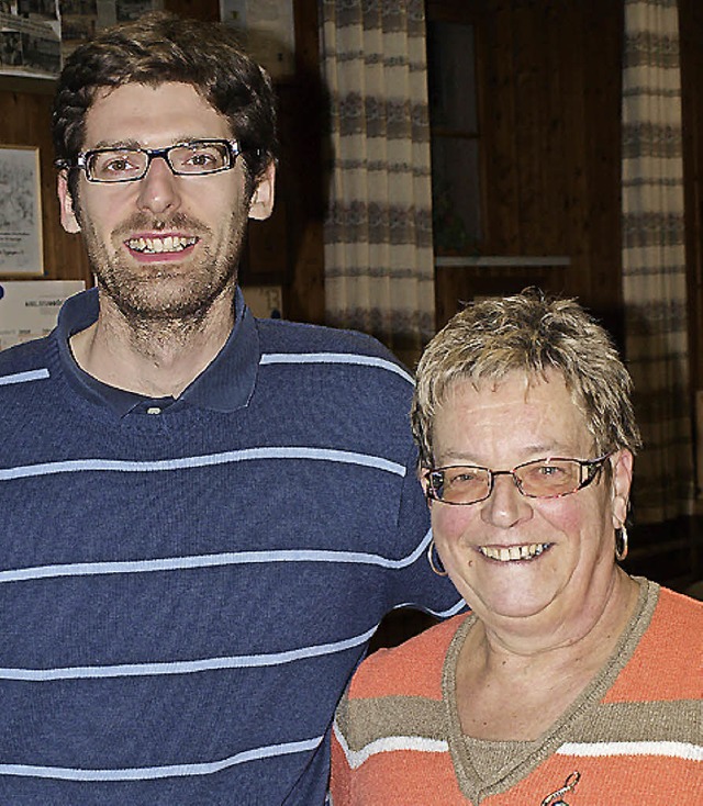 Vorsitzende Doris Ludin mit dem neuen Dirigenten Alessandro Limentani   | Foto: Paul Schleer