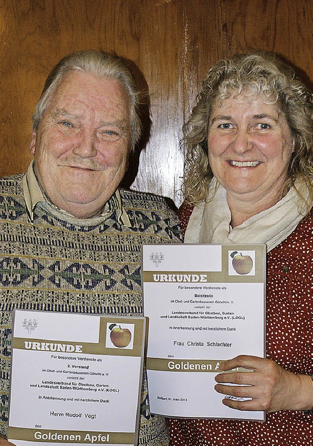 Mit dem goldenen Apfel wurden Rudolf Vogt und Christa Schlachter ausgezeichnet.   | Foto: Werner Probst