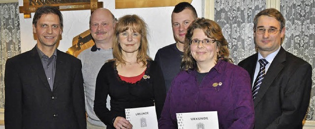 Oberschtzenmeister Jrgen Winterhalte...na Steiert und Roland Knittel junior.   | Foto: julius steckmeister