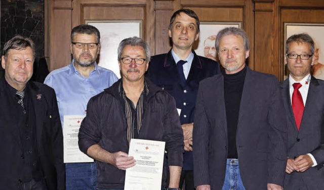 Oberbrgermeister Richard Leibinger (l... rechts) fr zehnmaliges Blutspenden.   | Foto: Gabriele Zahn