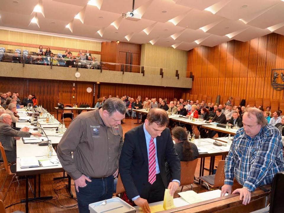 Auszählung der Stimmen der geheimen Wahl im Gemeinderat  | Foto: Ralf H. Dorweiler