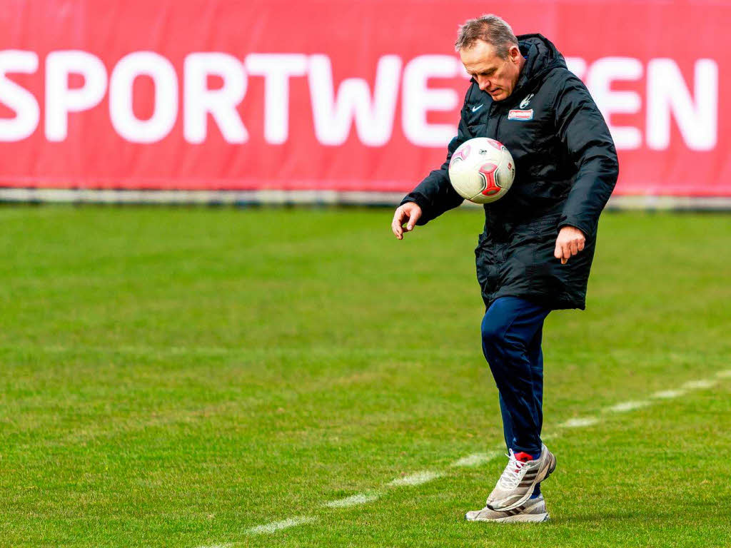 Bei Training ruht die Mannschaft in sich.