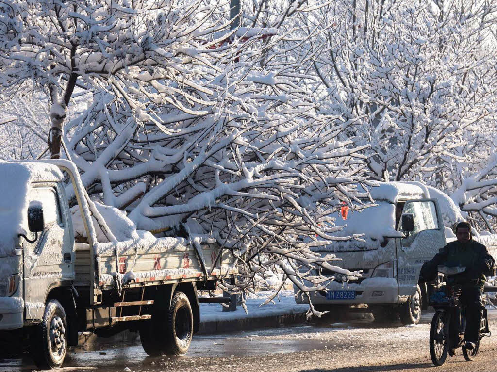 Der Schnee bringt auch Erleichterung mit sich: Die starke Luftverschmutzung in Peking ist leicht zurckgegangen.