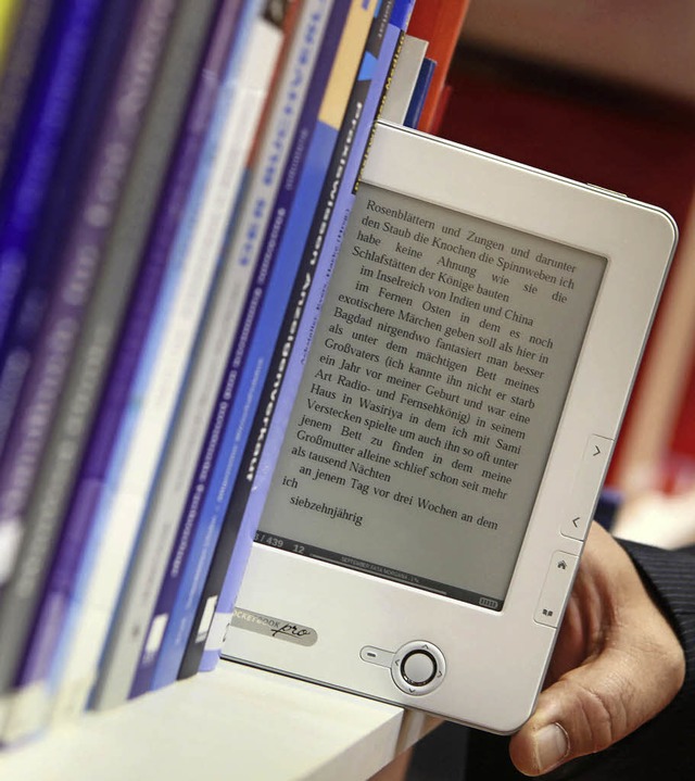 E-Book und Online-Handel machen Buchlden das Leben schwer.   | Foto: dpa