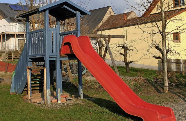 Der alte Rutschenturm am Fischinger Ki...doch schon sehr in die Jahre gekommen.  | Foto: cremer