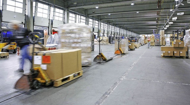 Heute ist Logistik  mehr als Lastwagen...8211; wie hier bei Streck in Freiburg   | Foto: PR