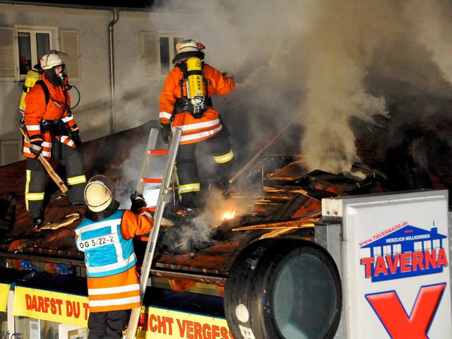 Ein Schwelbrand in einem Sofa hatte da...r anderem den Imbiss Taverna zerstrte  | Foto: Helmut Seller