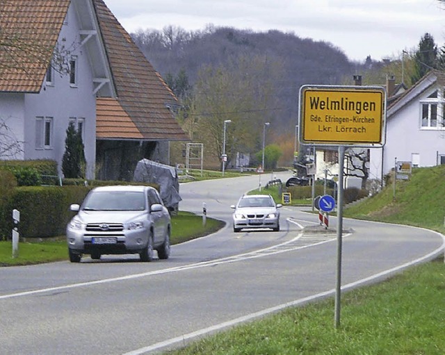 Der Planfeststellungsbeschluss fr den...heute im Rathaus Efringen-Kirchen aus.  | Foto: langelott