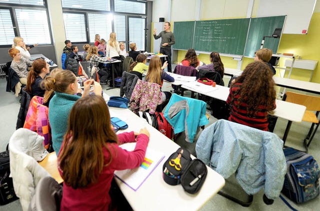 Der klassische Gymnasiallehrer hat nac...ngigen Expertenkommission ausgedient.  | Foto: dpa