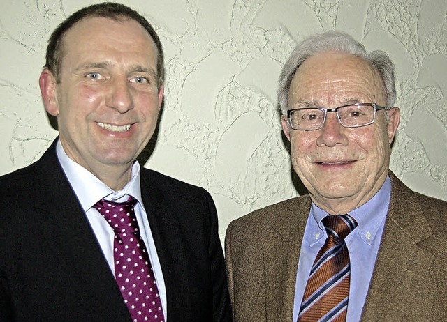 Ingo Finkbeiner (links) ist neuer Vors...rald Kuderer wurde Ehrenvorsitzender.   | Foto: Christian Ringwald